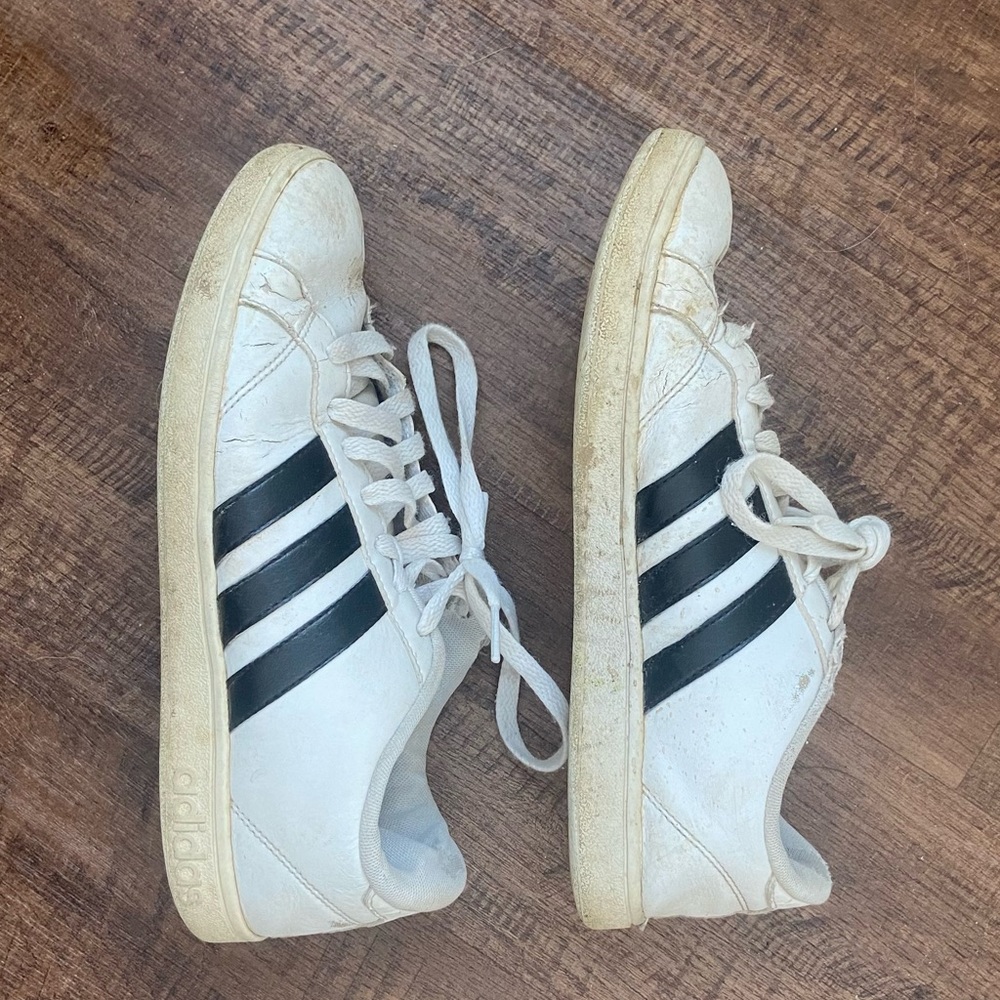 SOLD ADIDAS vintage classic women’s shoe/sneaker - size 8.5 but fits 7.5